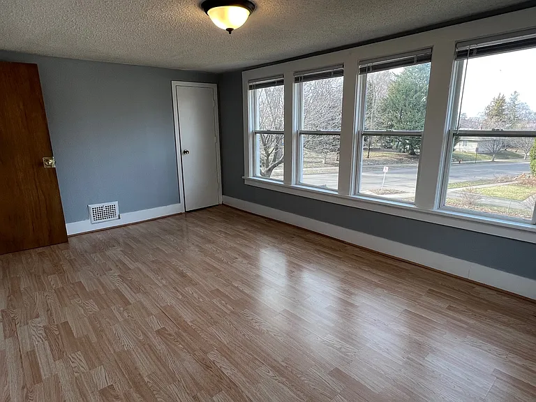 780 Dodd Rd — Photo 16