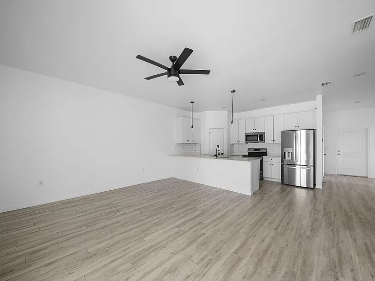 526-528 SE 6th St — Photo 7