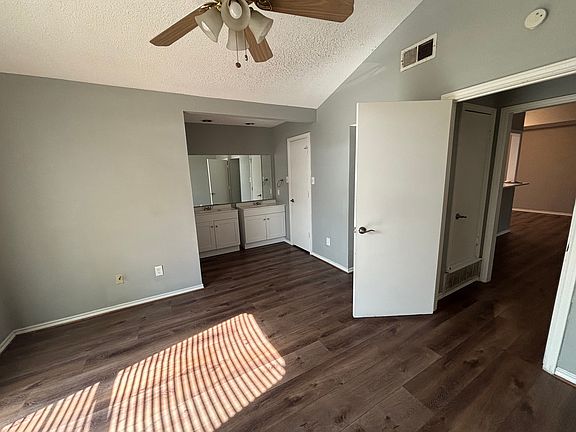 4th image of 2816 Rutgers Cir