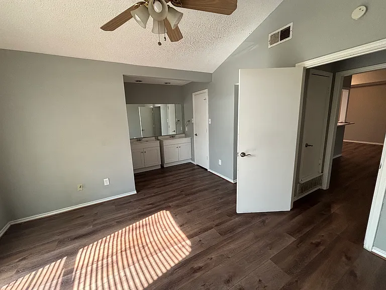 2816 Rutgers Cir — Photo 4