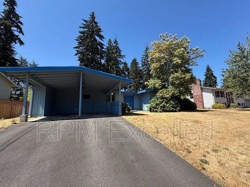4 bed, 2.0 bath, 1500 sqft, $2,600 — Photo 1