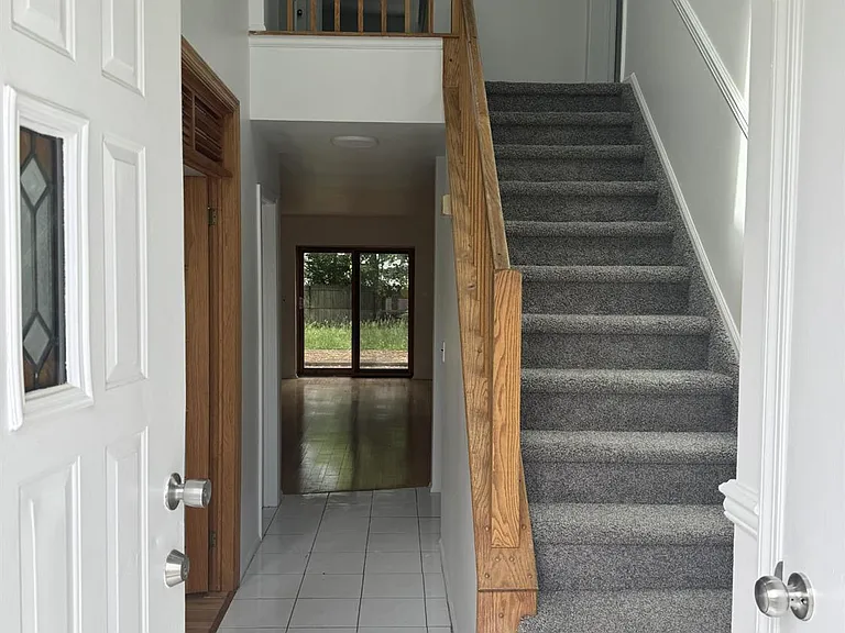 21 Jeffrey Cir — Photo 2
