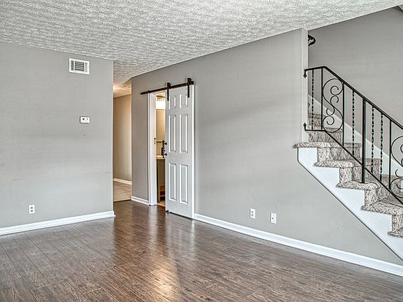 5th image of 1010 Country Club Rd APT K1