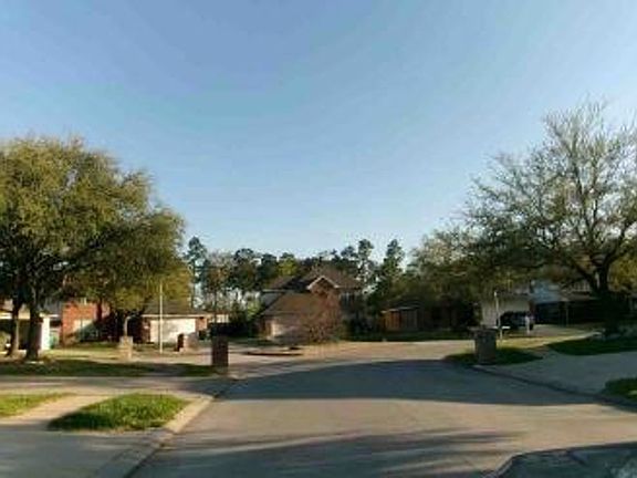 Exterior Neighborhood (street photo)