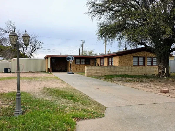 1029 E 7th St, Big Lake, TX 76932