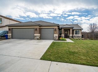 1377 W Semillon St, Hanford, CA 93230