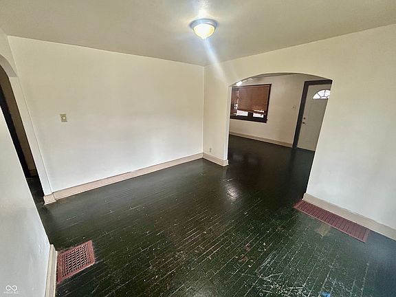 5th image of 4102 E 11th St