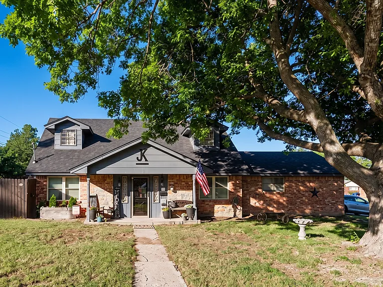 214 Del Mar Dr — Photo 1