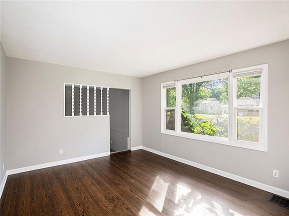 5th image of 8810 Richards Dr