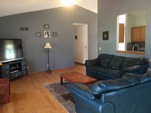 4th image of 1150 Prairie Ave