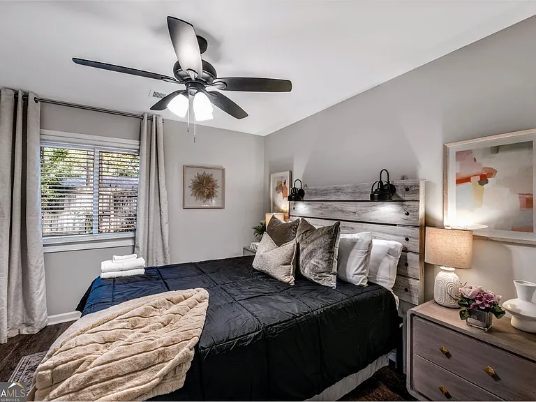 2660 Indian Lake Dr — Photo 23