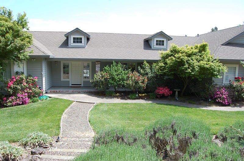 1st image of 211 Knoll Haven Dr