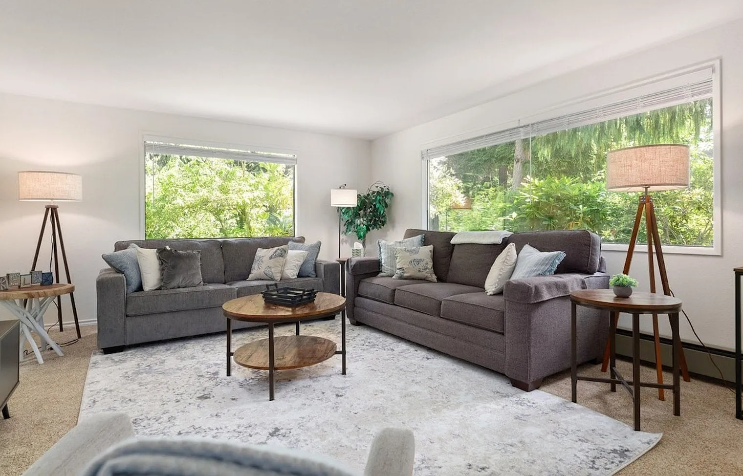 4 bed, 3.5 bath, $8,805 — Photo 1