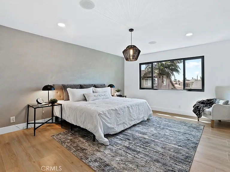 3889 Humboldt Dr — Photo 30