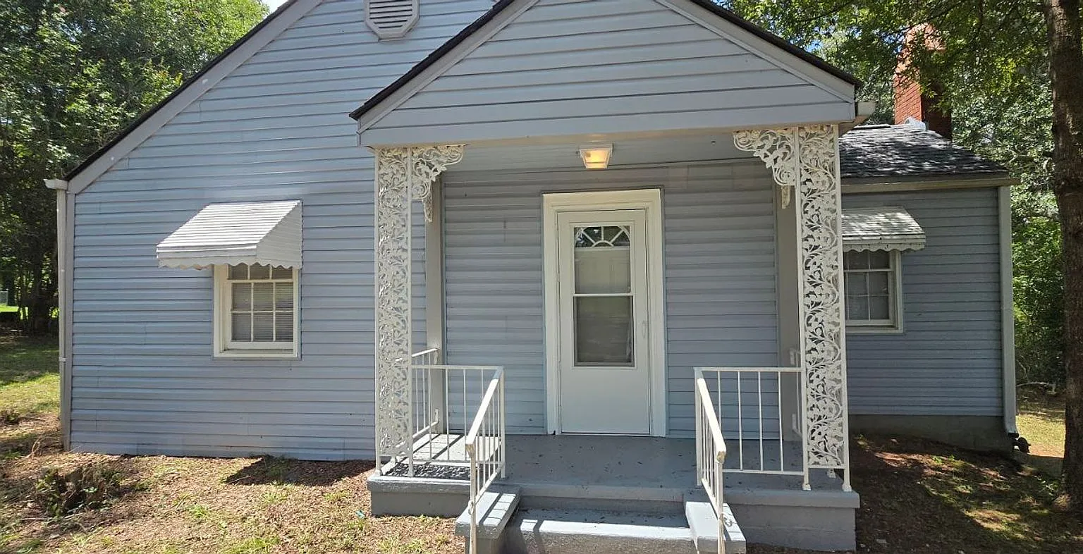 3212 Oakland Ave — Photo 2