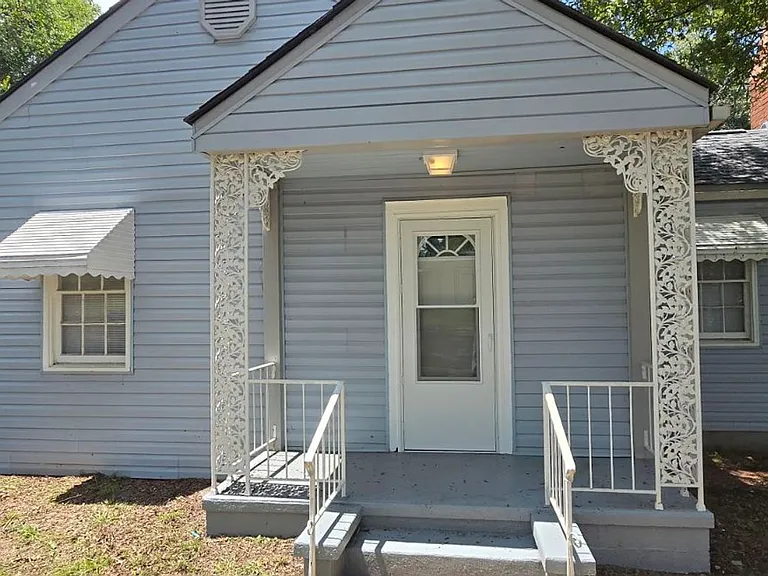 3212 Oakland Ave — Photo 2