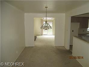 5th image of 370 Royal Oak Blvd