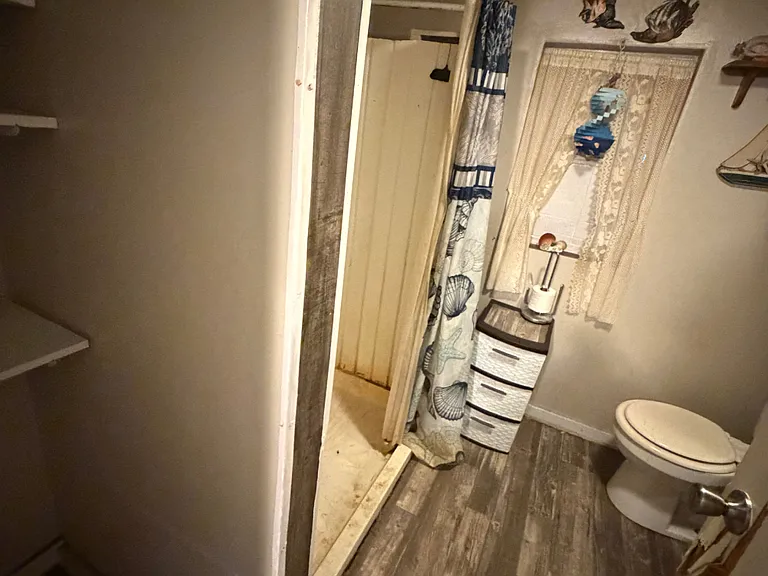 1404 Cody St — Photo 3