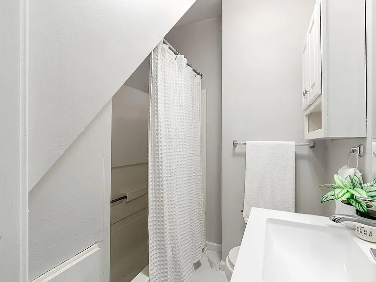 146 E 4th Ave — Photo 12