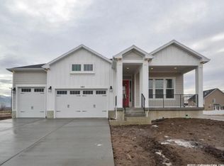 1563 W Spring Meadow Ln, Farmington, UT 84025