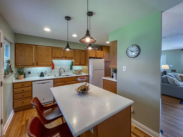 2551 S Ivy St — Photo 8