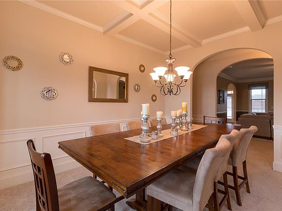 5th image of 645 Corsica Ln