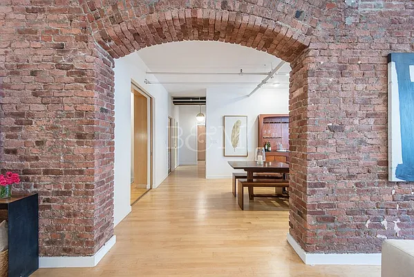 Sold by Brick&Mortar | media 41