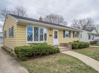 5327 W Tesch Ave, Milwaukee, WI 53220
