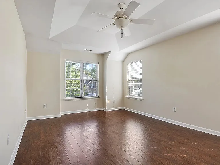 1947 Oakbluff Dr — Photo 13