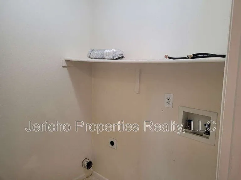 5215 Dudley St — Photo 8