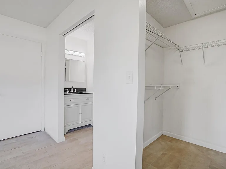 30 Kensington Ln — Photo 21