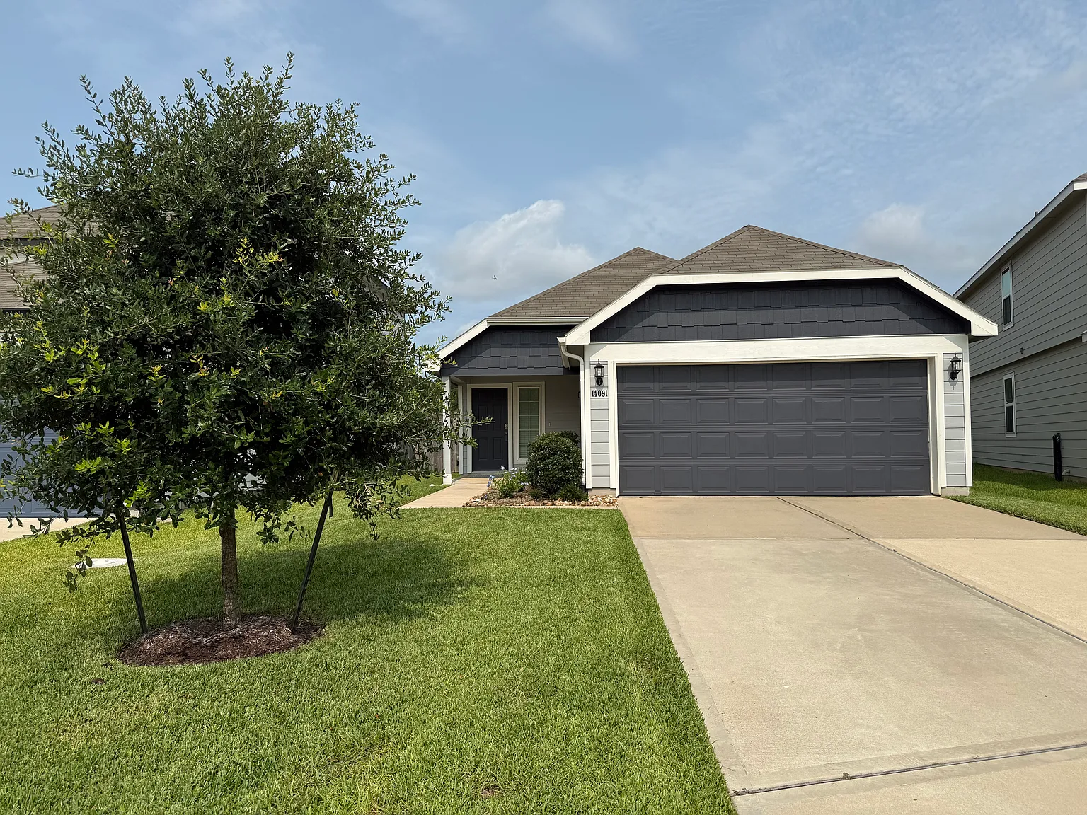 4 bed, 2300 sqft, $1,900 — Photo 1