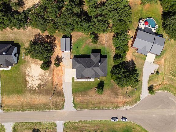 2nd image of 117 Coyote Cave Ln