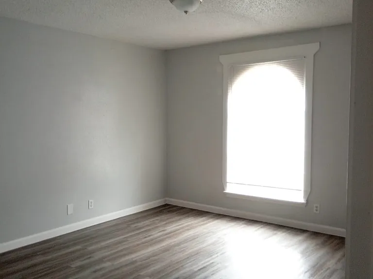 6808 Oldham — Photo 10