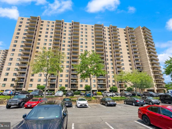 203 Yoakum Pkwy APT 1222, Alexandria, VA 22304