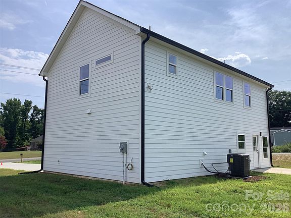5th image of 401 Oak Grove Rd