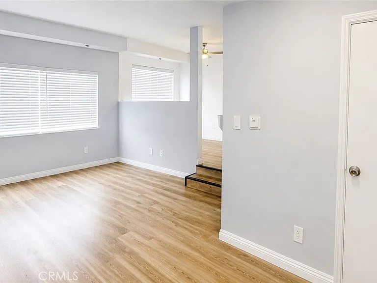7900 Woodman Ave #105 — Photo 11