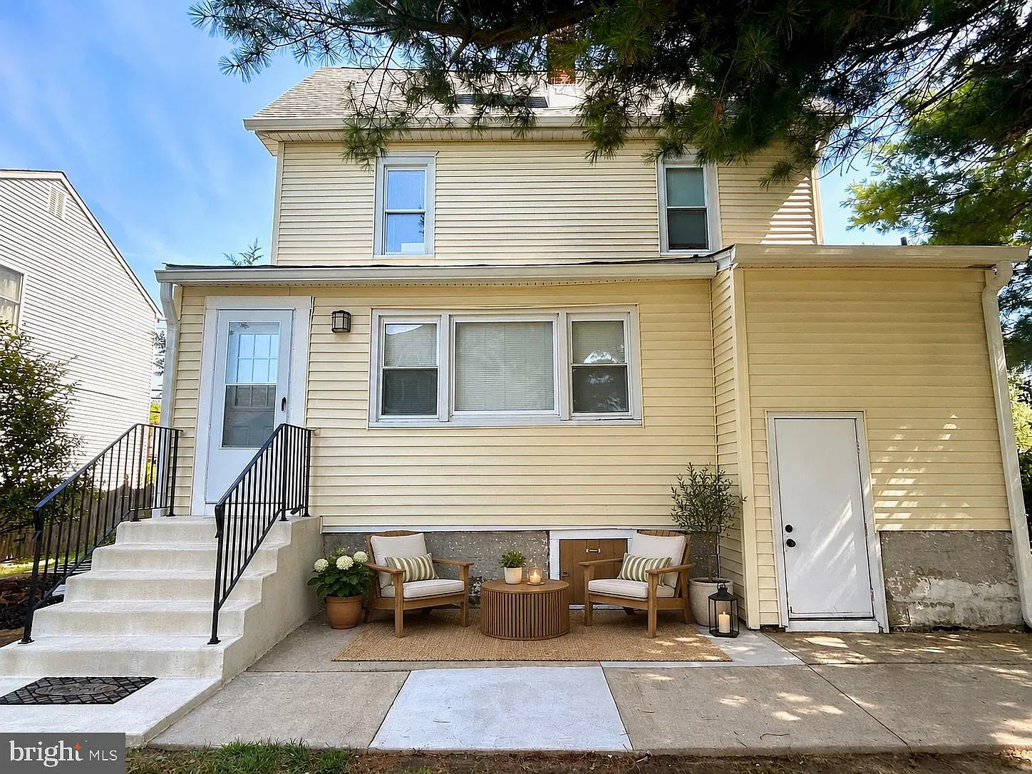 2 bed, 1.0 bath, 1884 sqft, $2,150 — Photo 1