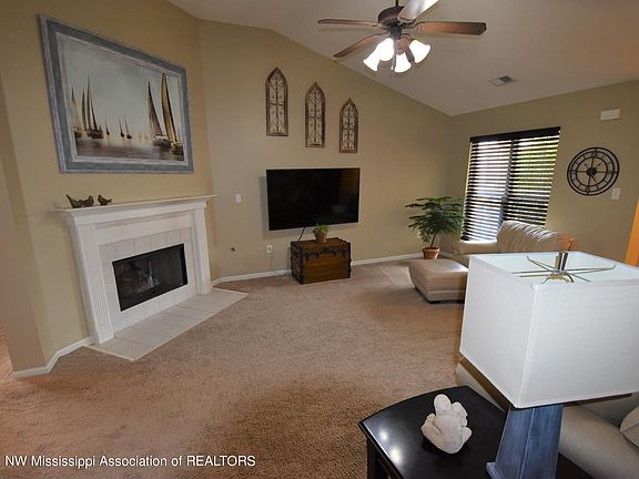 3rd image of 7949 Parkvalley Dr