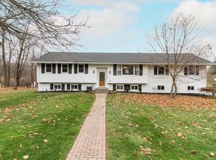 1 Dogwood St, Red Hook, NY 12571