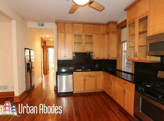 4th image of 833 N Rockwell St #2M