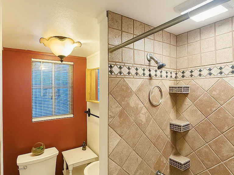 28 Isabella Ave — Photo 11