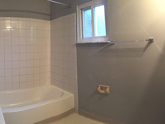 5th image of 622 North Ave #2