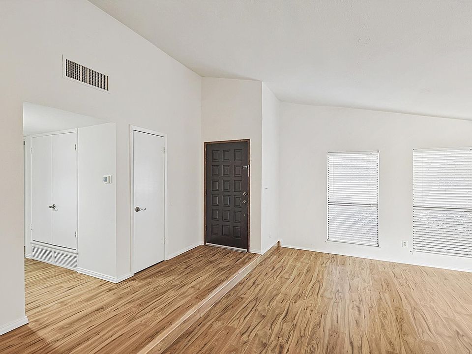 1st image of 435 Woodhurst Dr