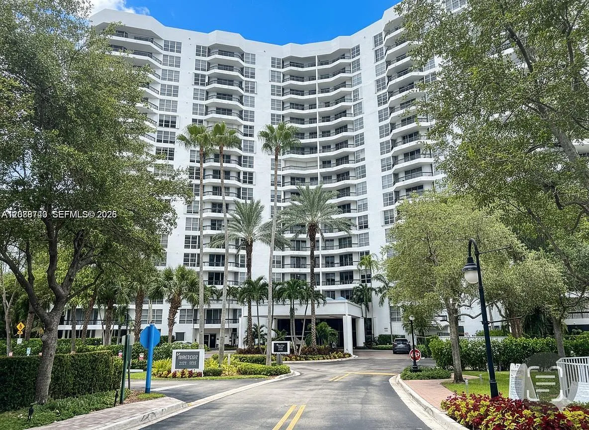 Mystic Pointe Condo No On — Photo 2