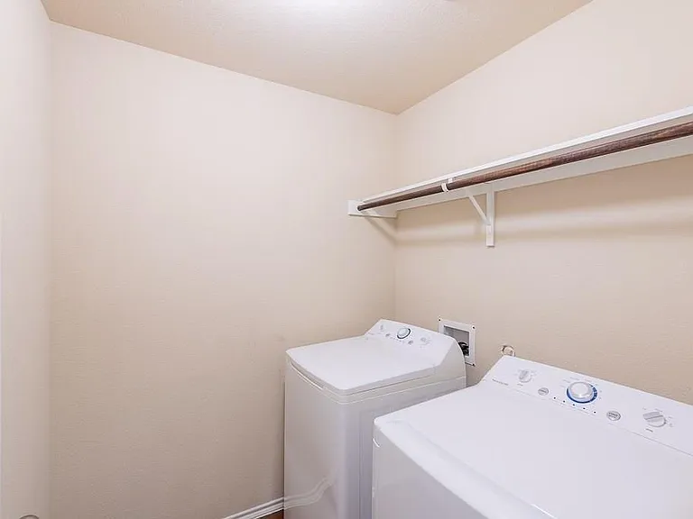 2126 Shady Glen Trl — Photo 18