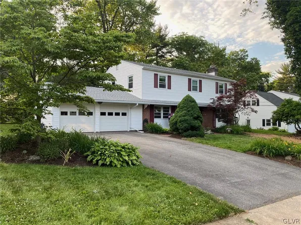 321 Iroquois St, Emmaus, PA 18049