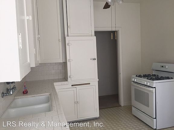 2nd image of 326 1/2 N Curson Ave