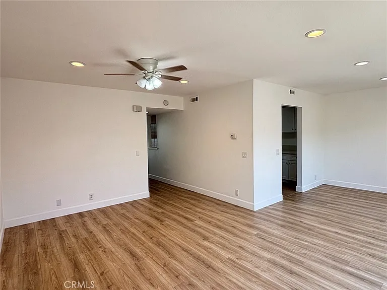 4646 Larwin Ave — Photo 19