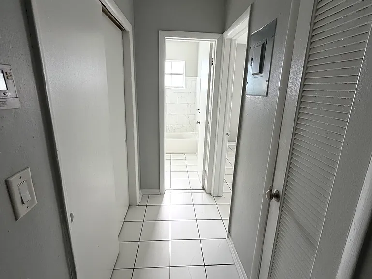 2140 Monroe St — Photo 4